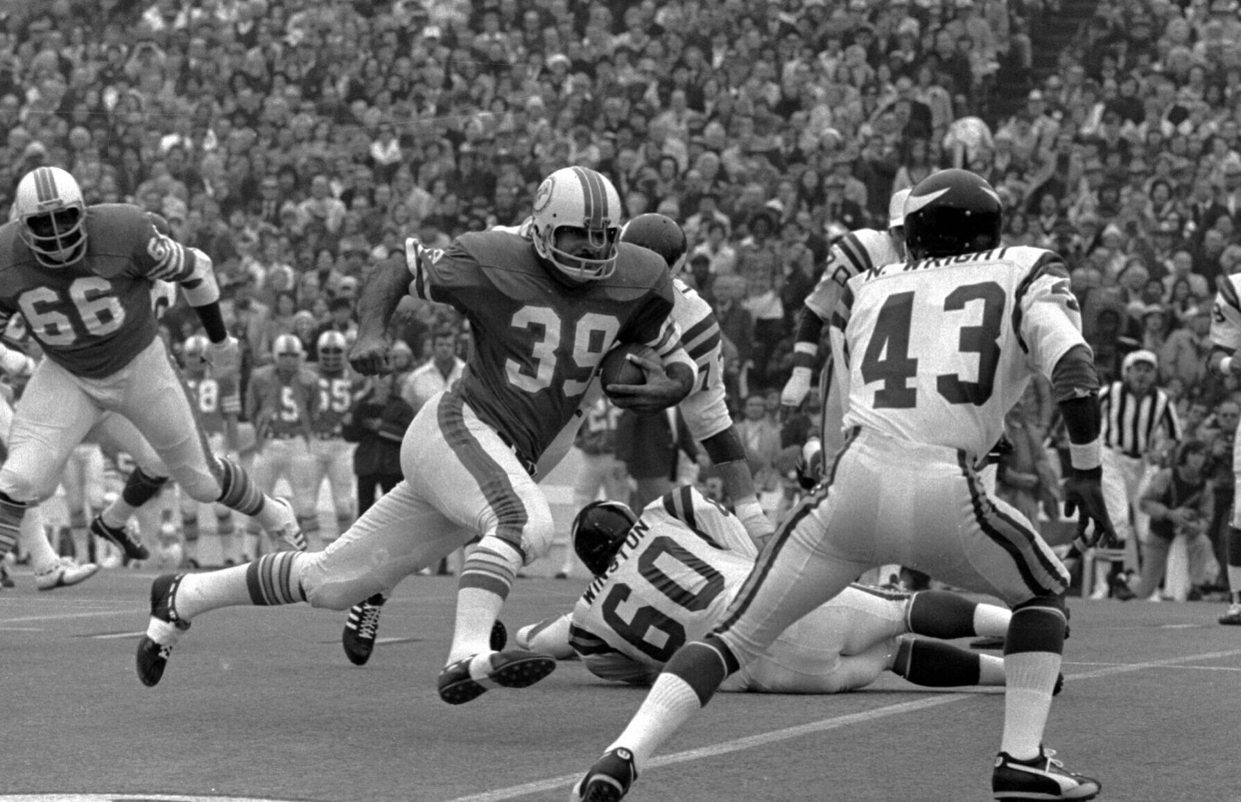 1974: Miami Dolphins win their second straight Super Bowl
